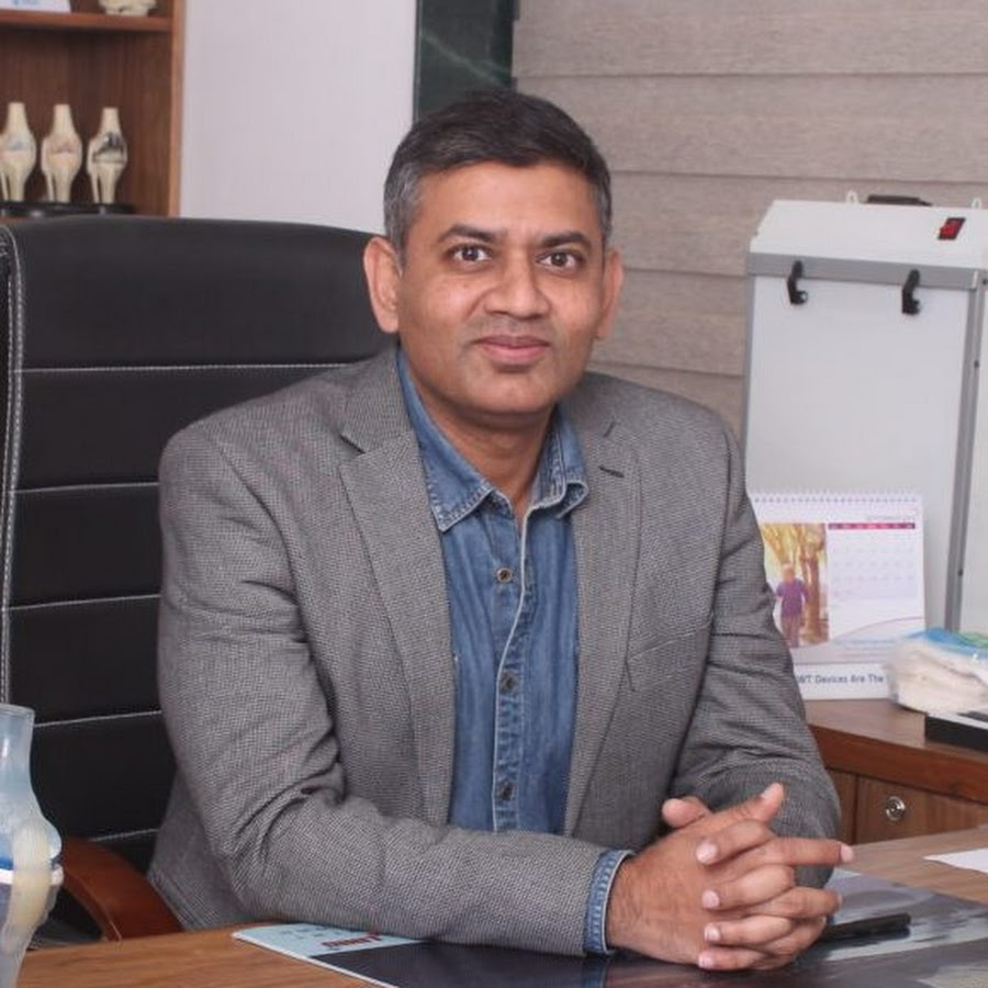 Best Robotic Joint Replacement Surgeon in Lucknow | 27+ Years